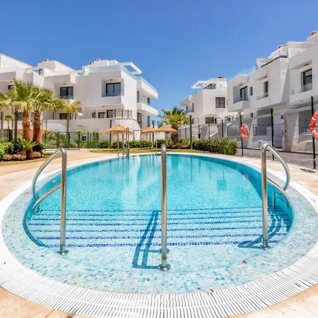 Vivi Homes -zumo Pool, Jacuzzi, Gym & Sea View