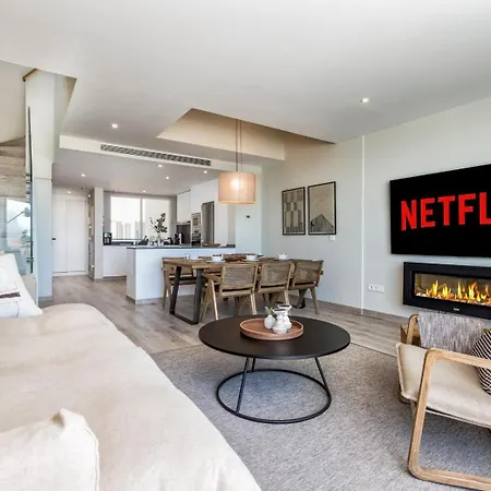 Holiday home Vivi Homes -zumo Pool, Gym & Sea View *