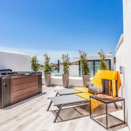 Vivi Homes -zumo Pool, Jacuzzi, Gym & Sea View