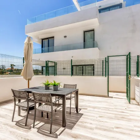 Holiday home Vivi Homes -zumo Pool, Gym & Sea View *