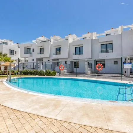 Holiday home Vivi Homes -zumo Pool, Gym & Sea View