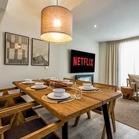 Holiday home Vivi Homes -zumo Pool, Gym & Sea View *